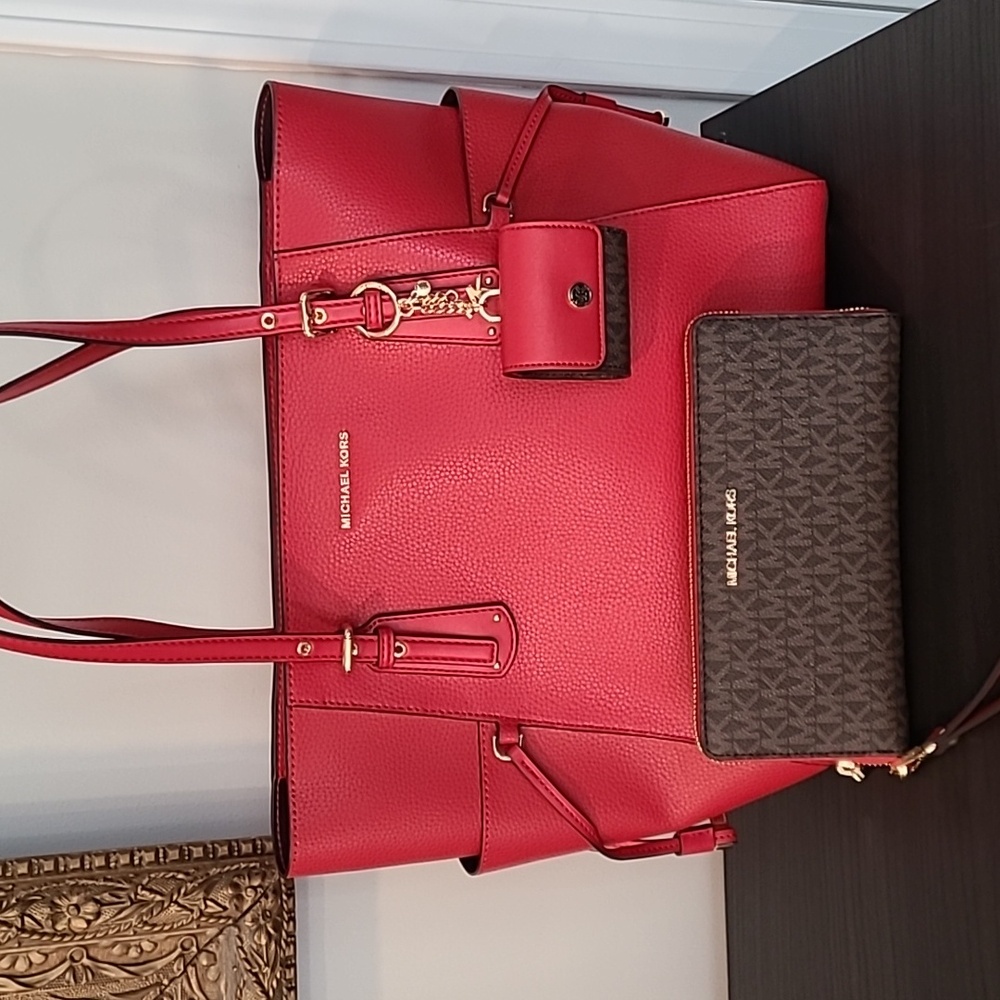 *NWT* Michael Kors Set